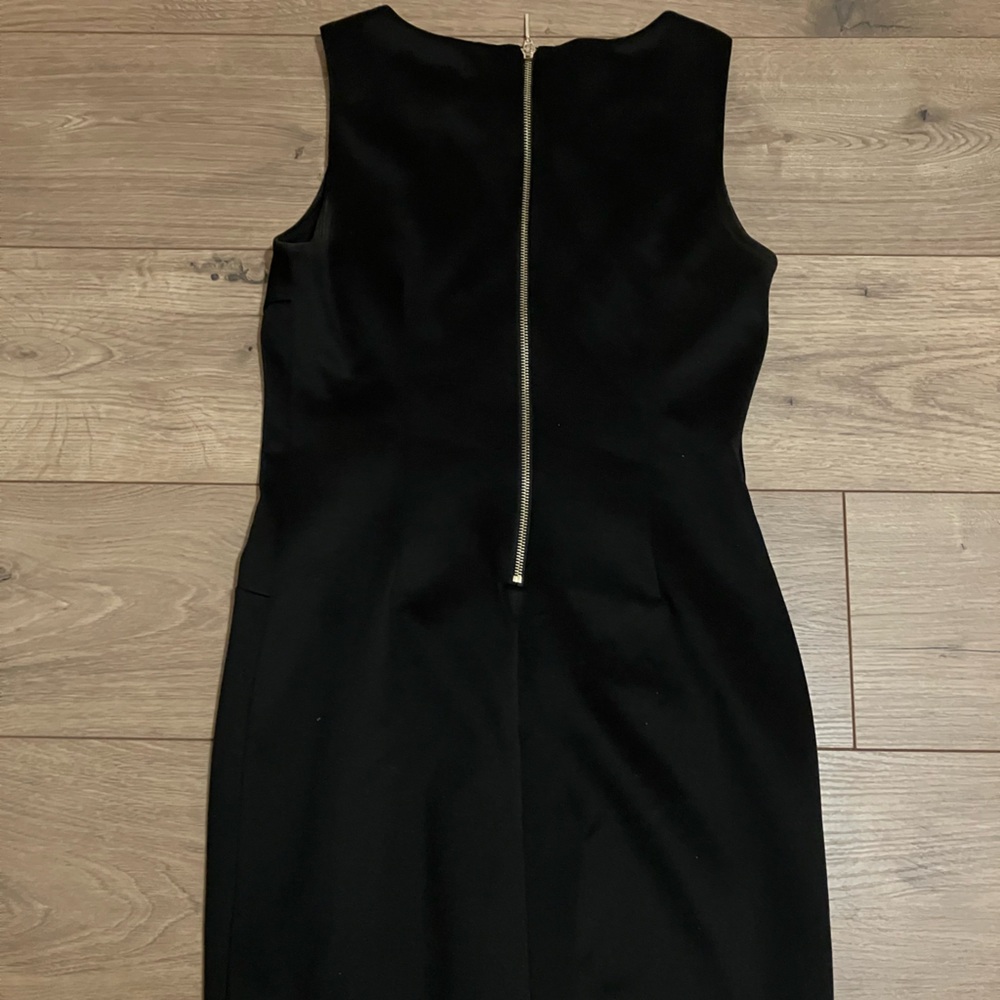 🌸Suzy Shier Black Sleeveless Sheath Dress with Asymmetrical Pleat and Zip Detail - Picture 2 of 4